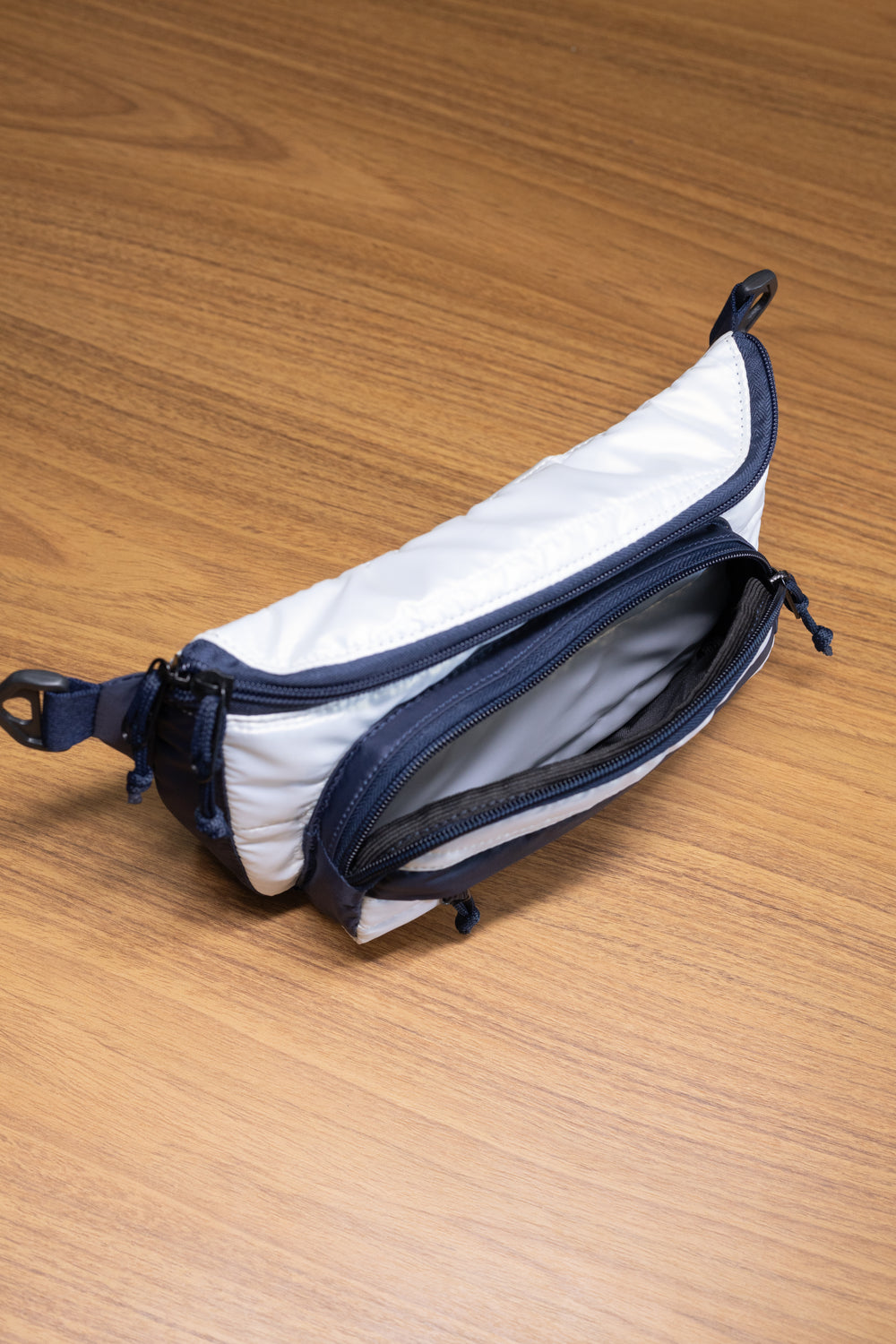 Shoulder Bag Autêntica Branca e Azul-Marinho