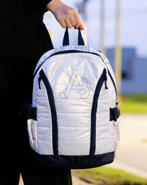 Mochila Acolchoada Authentic AB Branca e Azul-Marinho